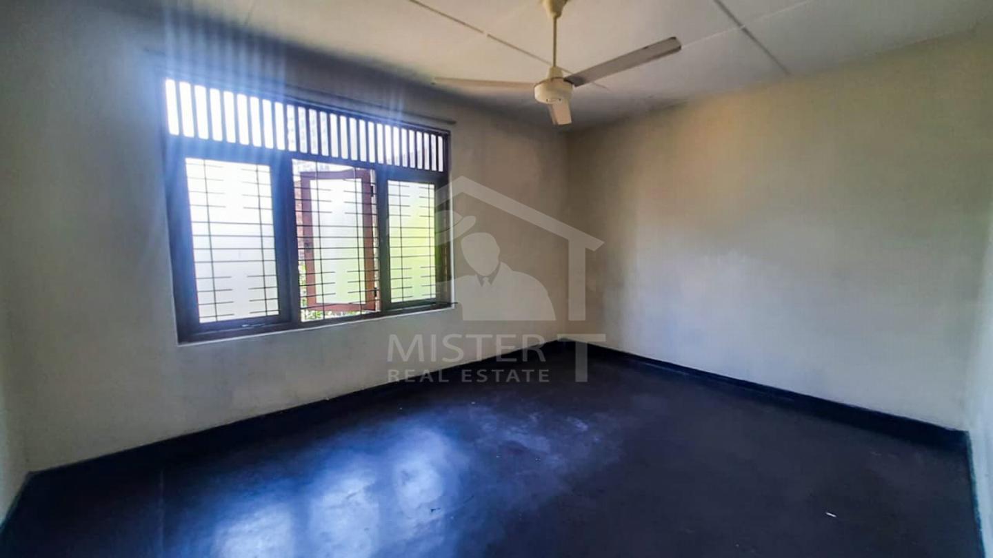 House for Sale in Colombo 06- image 3