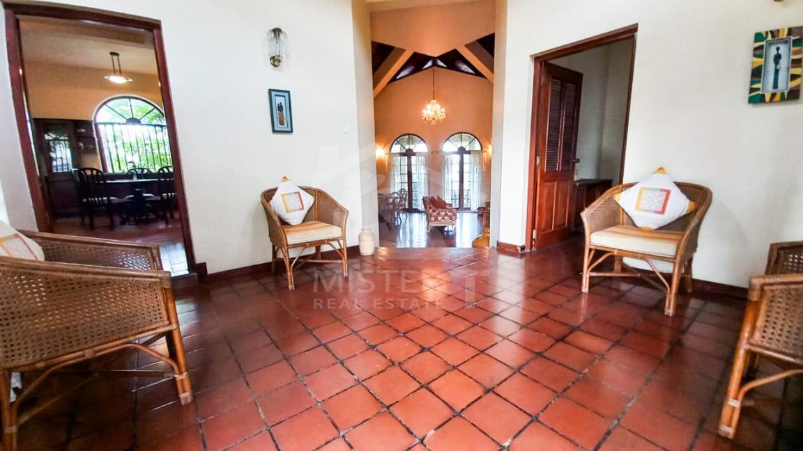 Colonial Style House for Sale in Pita Kotte - image 3
