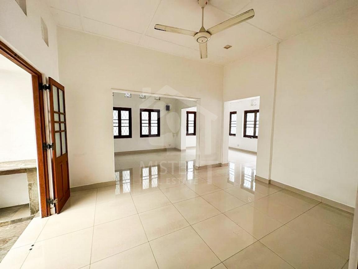 House for Sale in Colombo 05- image 3