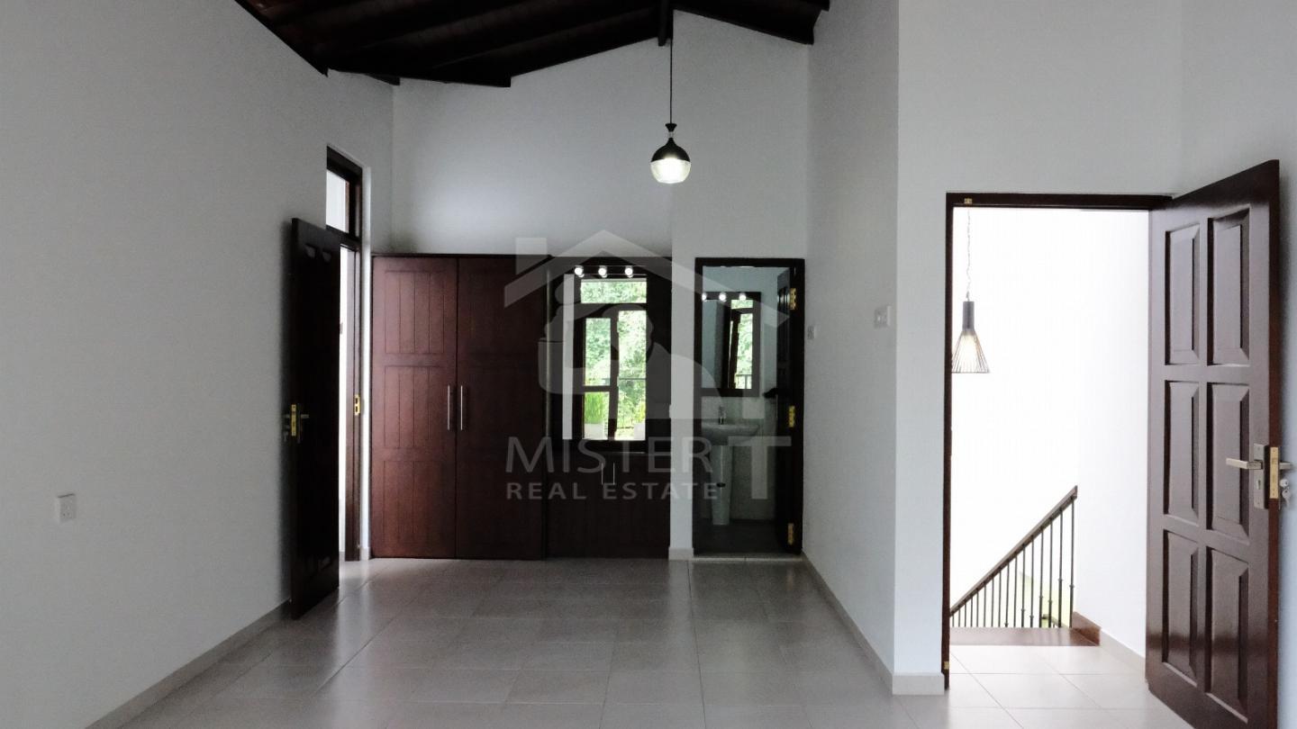 House for Sale in Thalawathugoda- image 4