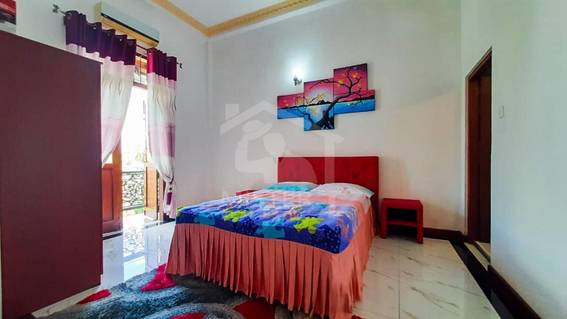 Luxury House with Pool for Sale in Thalawathugoda- image 4