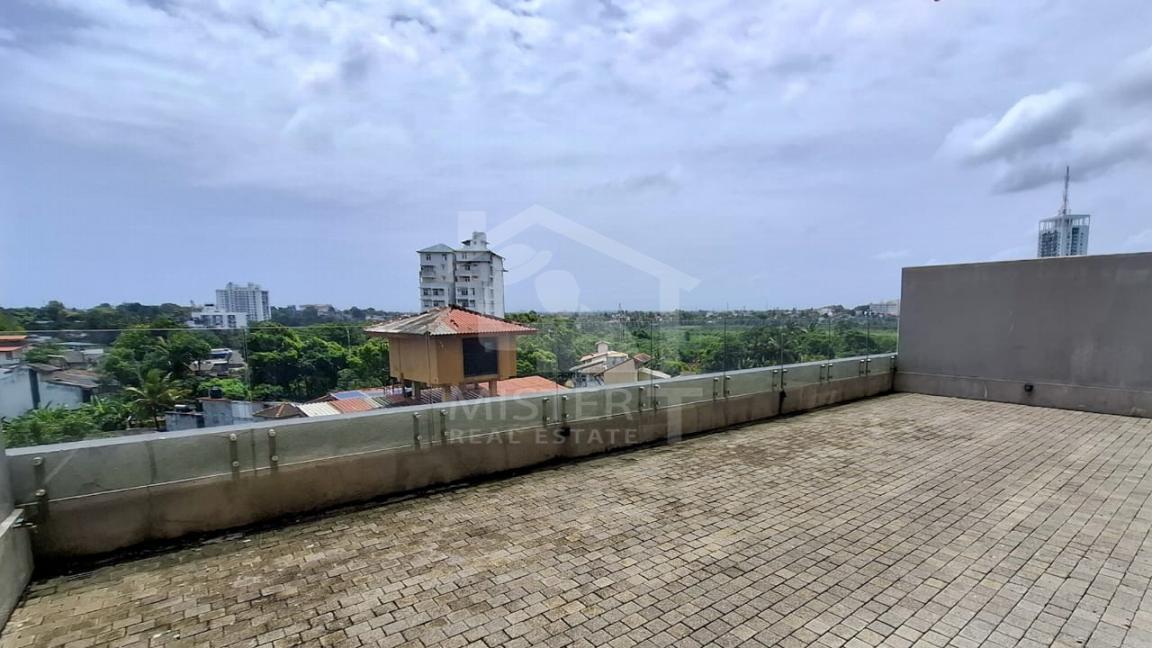 Garden Space Apartment for Sale at Iconic Galaxy- image 4