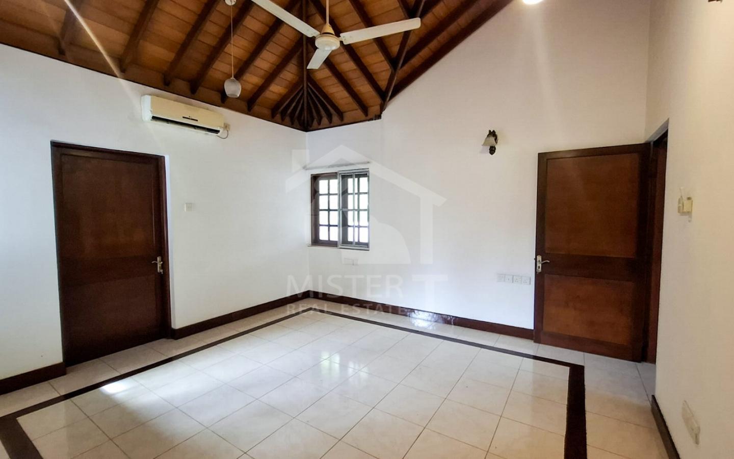 House for Sale in Colombo 07- image 4