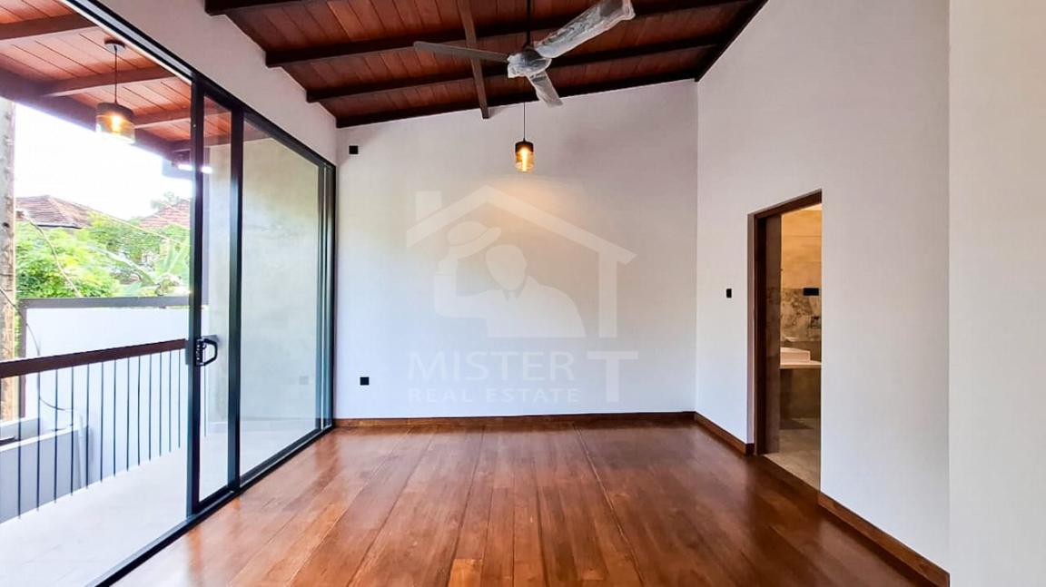 Modern House for Sale in Hokandara- image 5