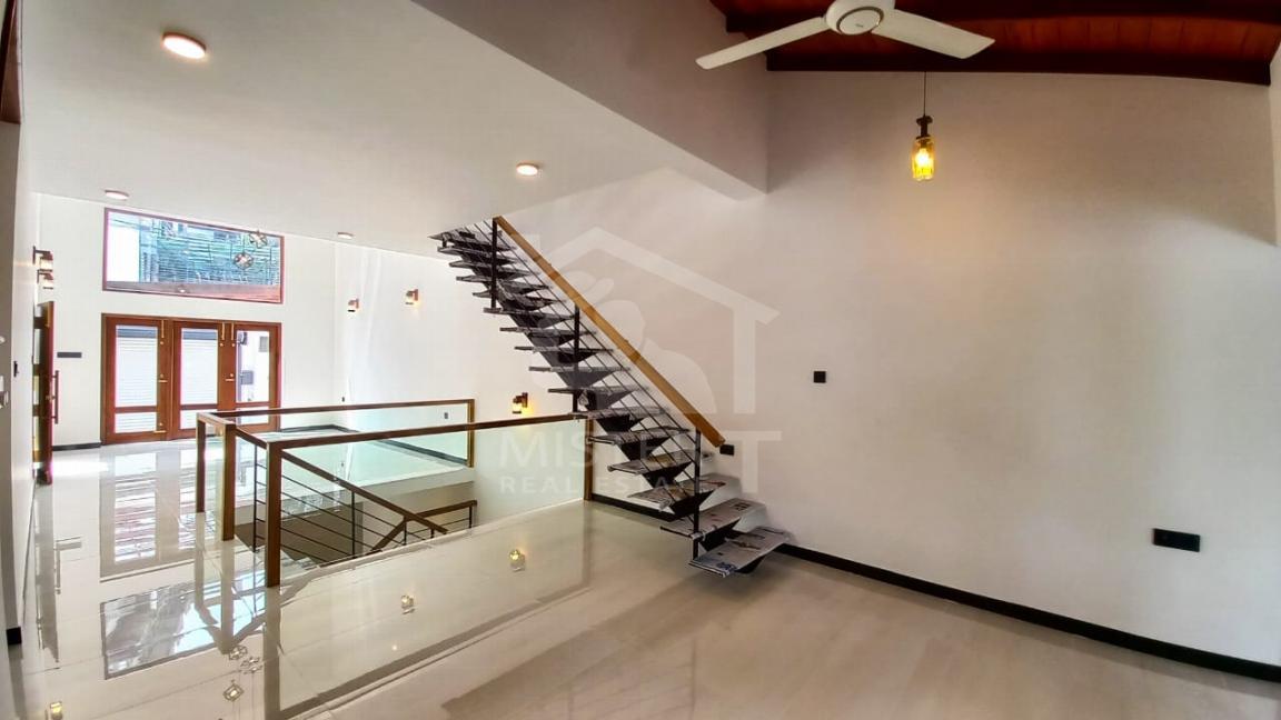 Luxury House for Sale in Nugegoda- image 6