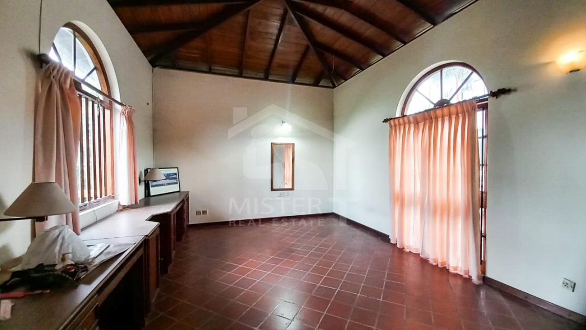 Colonial Style House for Sale in Pita Kotte - image 6