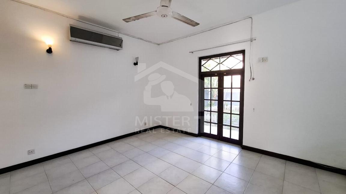 House for Sale in Thalahena- image 6