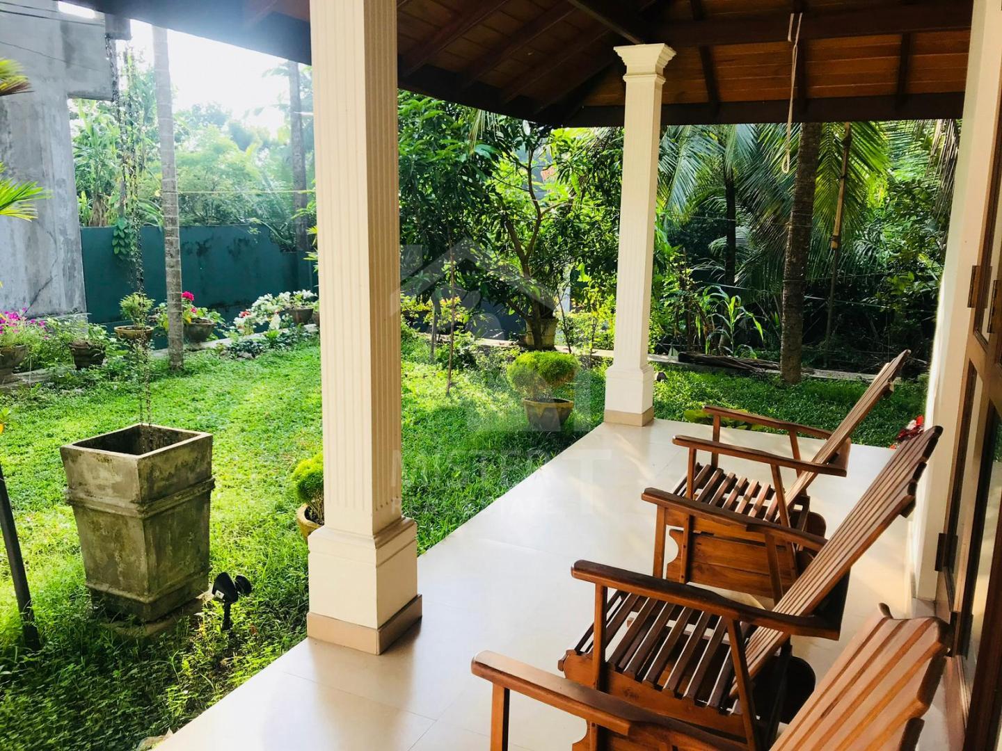 House for Sale in Thalahena- image 7