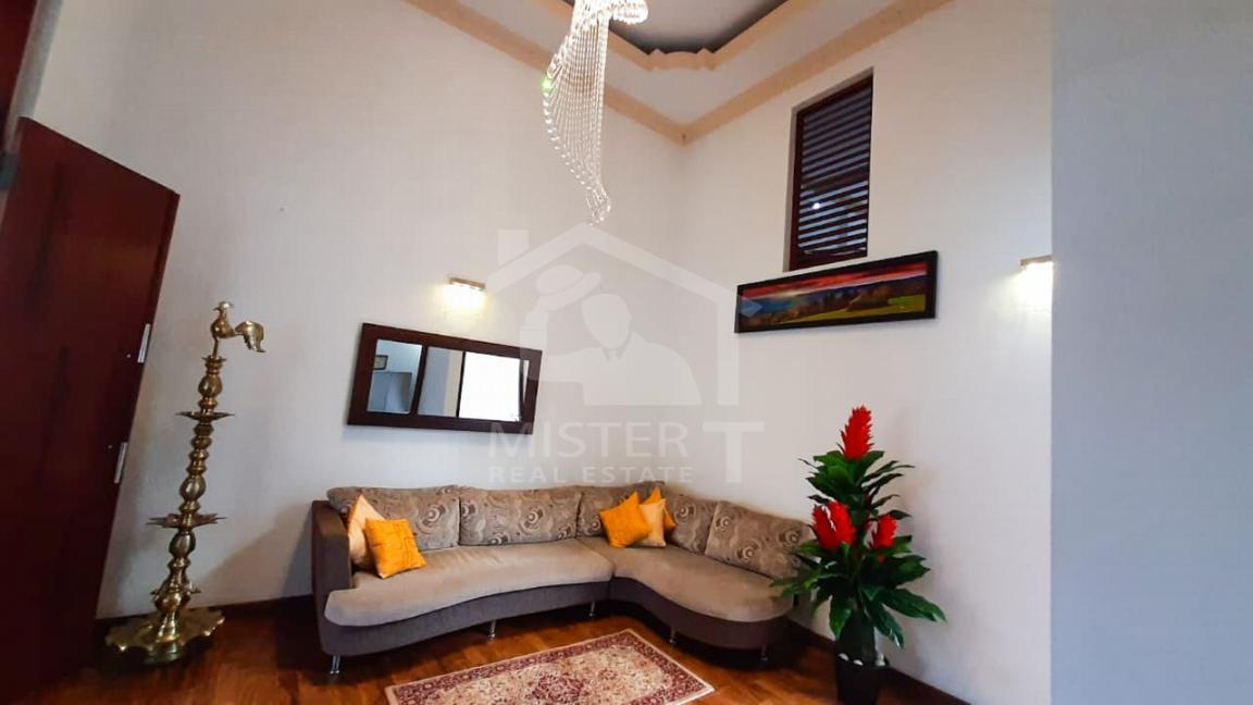 Luxury House with Pool for Sale in Thalawathugoda- image 7