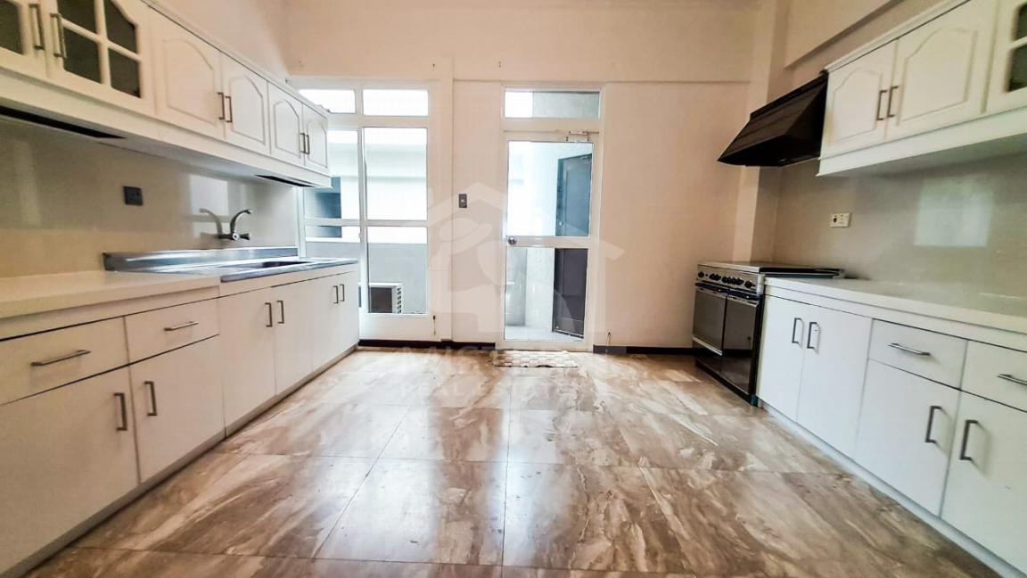 Penthouse for Sale at Flower Court, Colombo 07- image 8