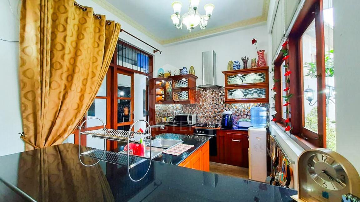 Luxury House with Pool for Sale in Thalawathugoda- image 8