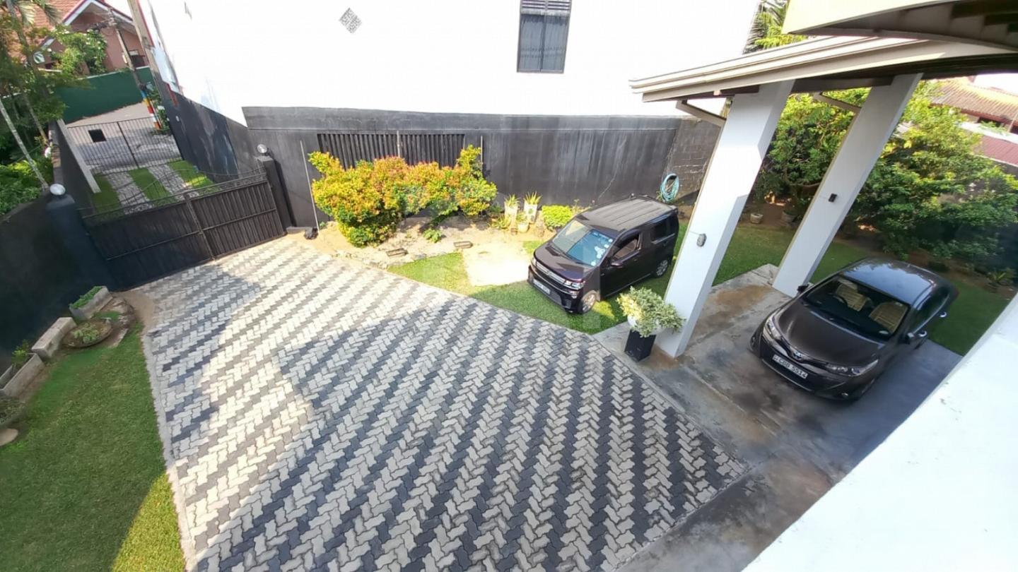 House for Sale in Boralesgamuwa- image 9