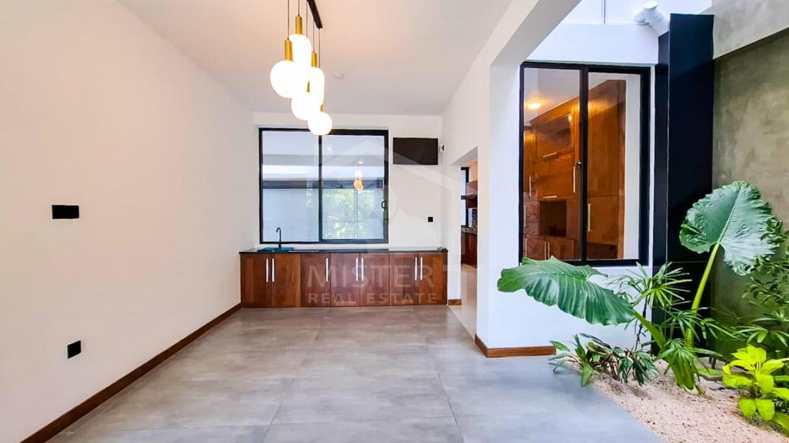 Modern House for Sale in Hokandara- image 9