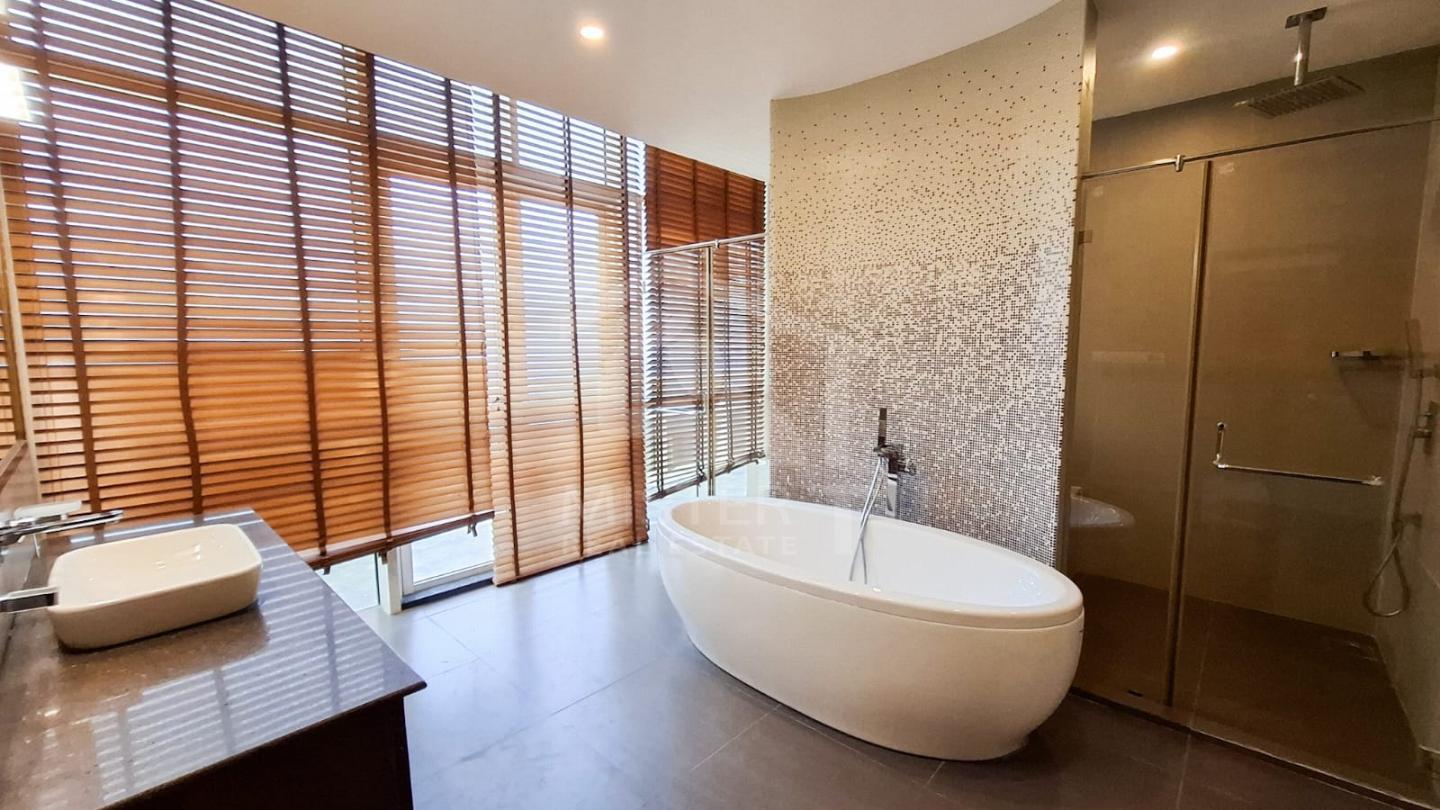 Luxury Duplex For Sale at Platinum One Suites- image 9