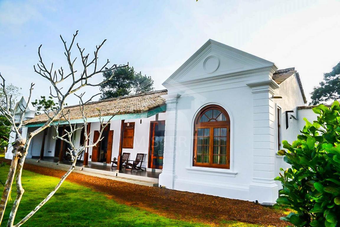 Villa for Sale in Hikkaduwa- image 1