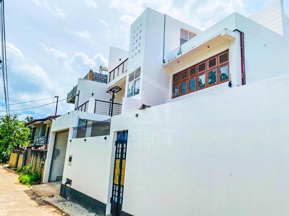 House for Sale in Boralesgamuwa- image 1