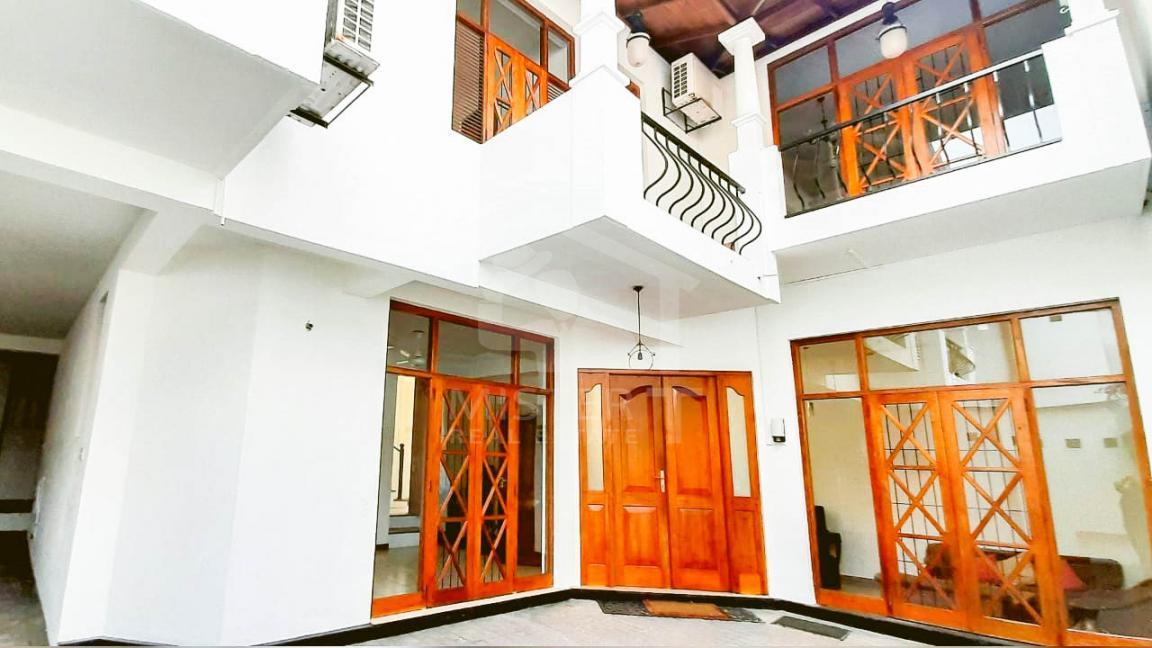 House for Sale in Colombo - image 1