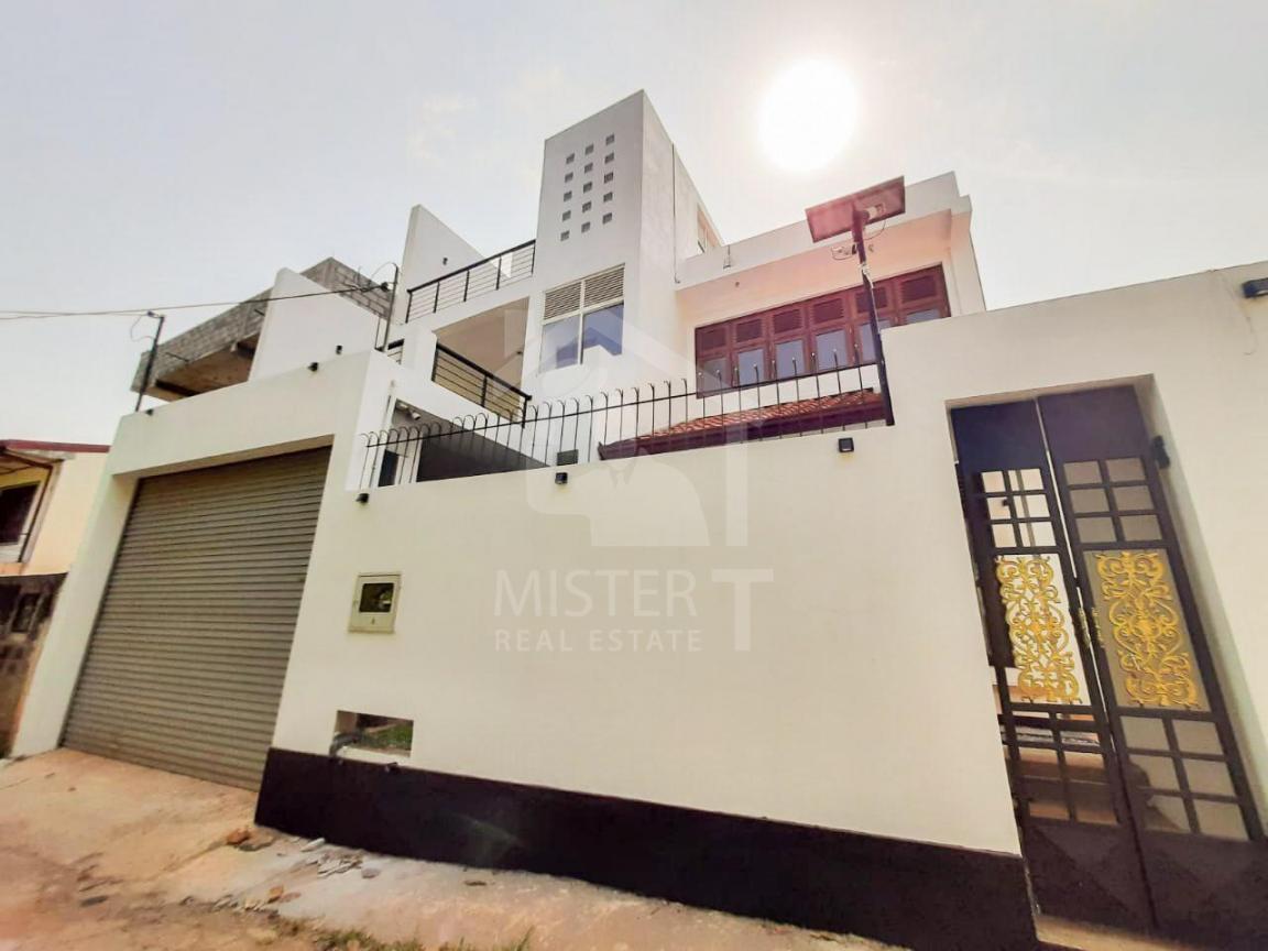 House for Sale in Boralesgamuwa - image 1