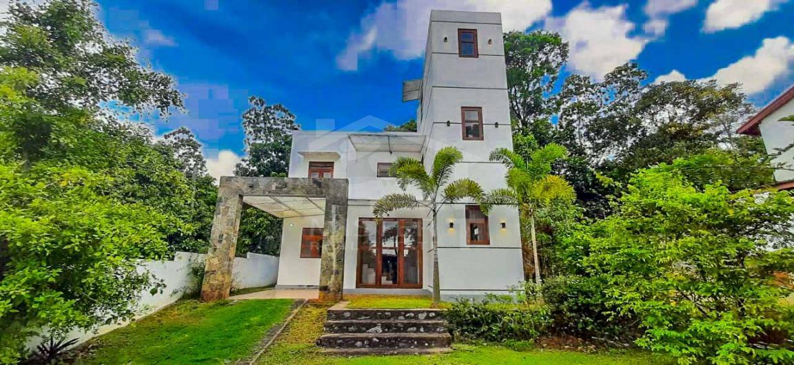 House for Sale in Athurugiriya - image 1