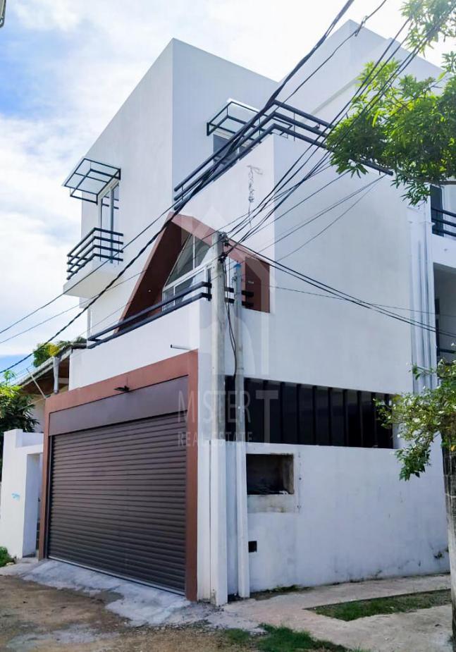 House for Sale in Mount Lavinia - image 1