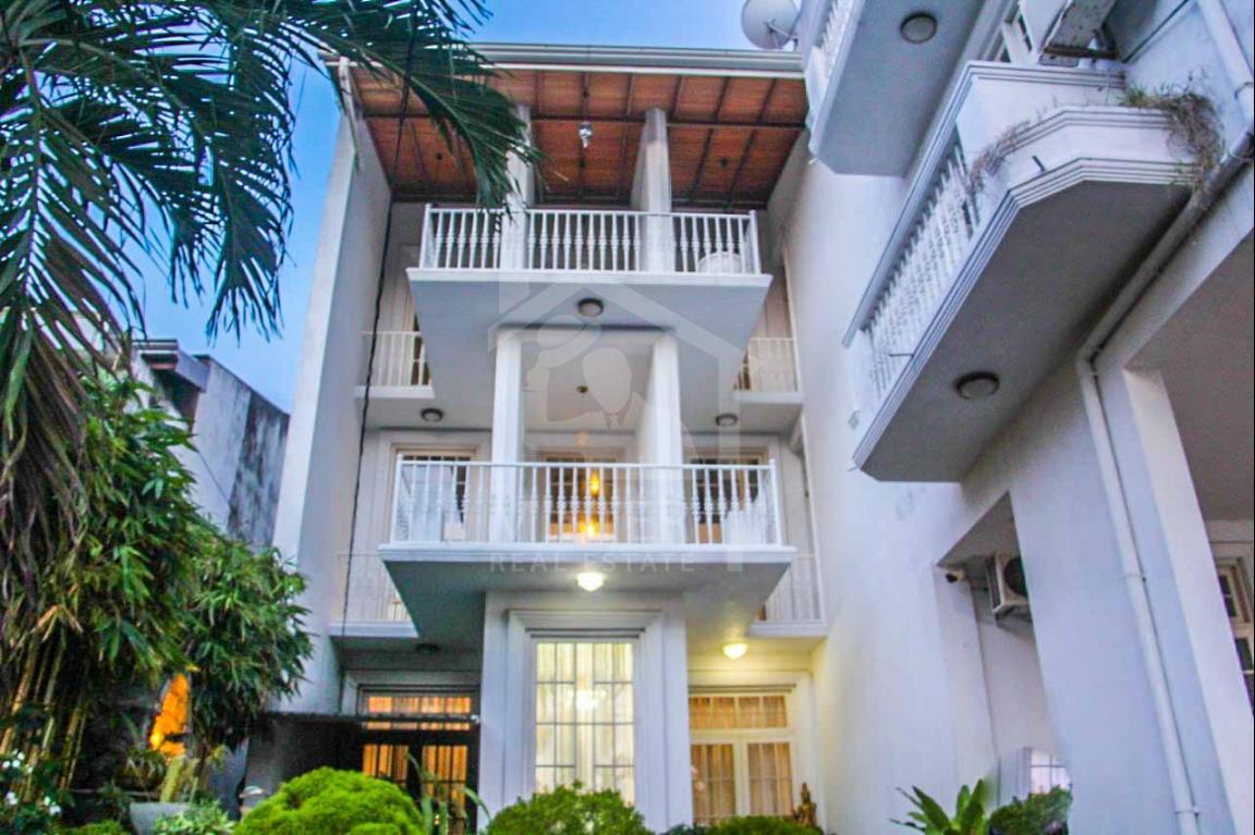 Villa for Sale in Pita Kotte - image 1