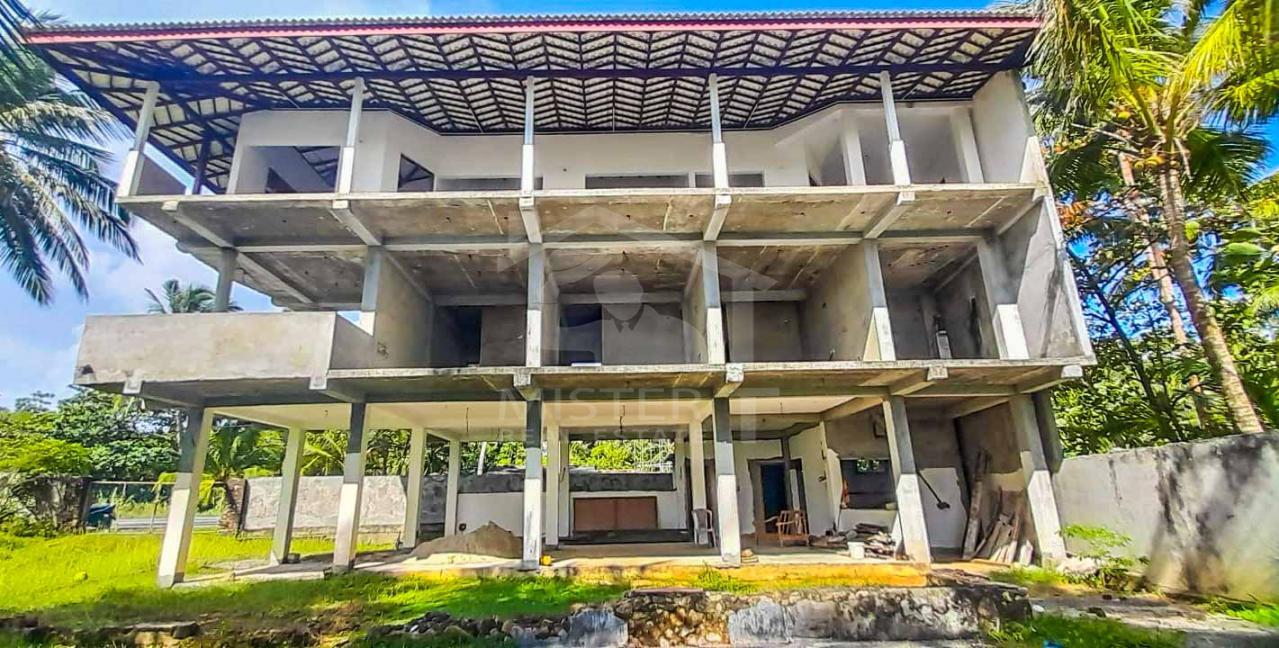 Villa for Sale in Induruwa - image 1