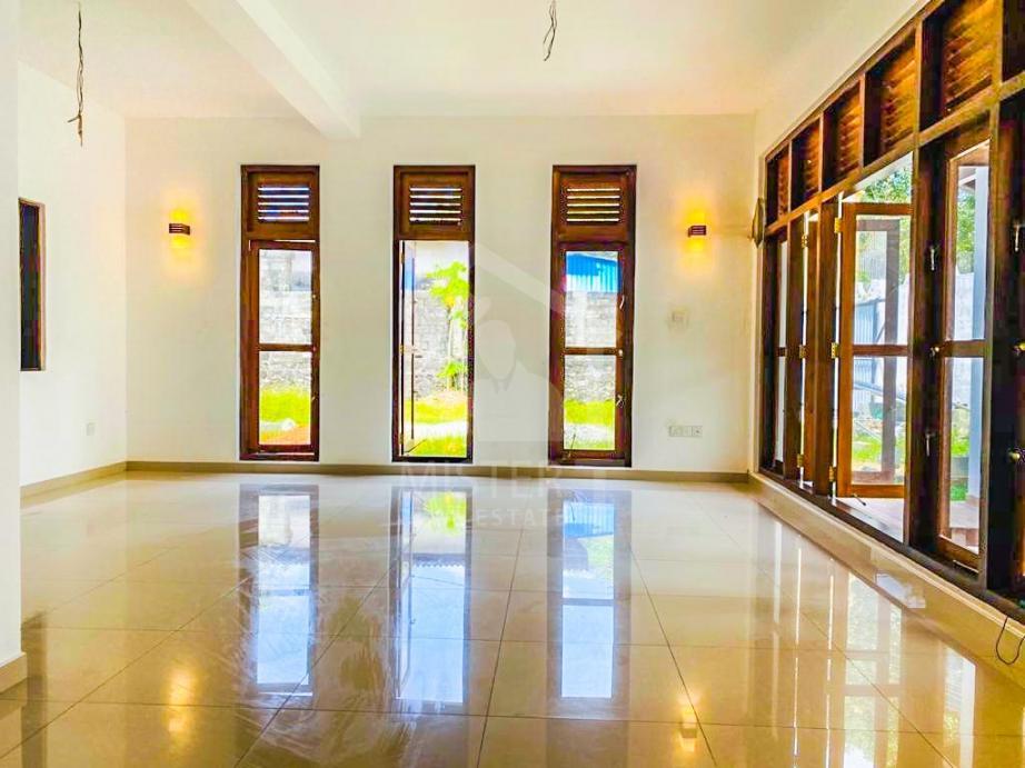 House for Sale in Boralesgamuwa- image 2