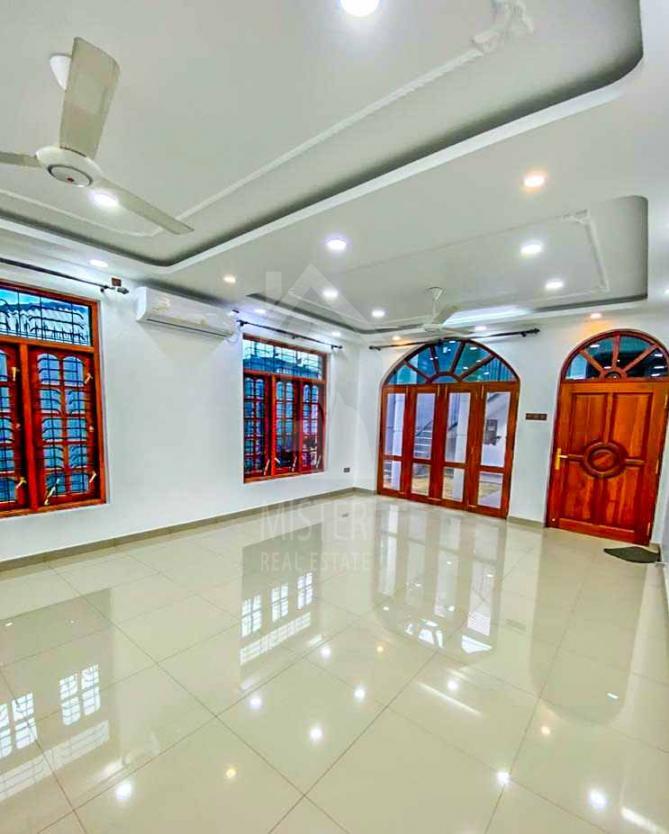 House for Sale in Colombo- image 2