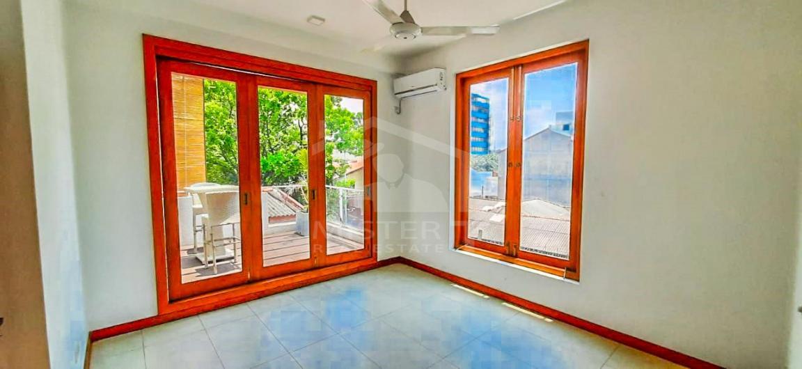 House for Sale in Colombo - image 3