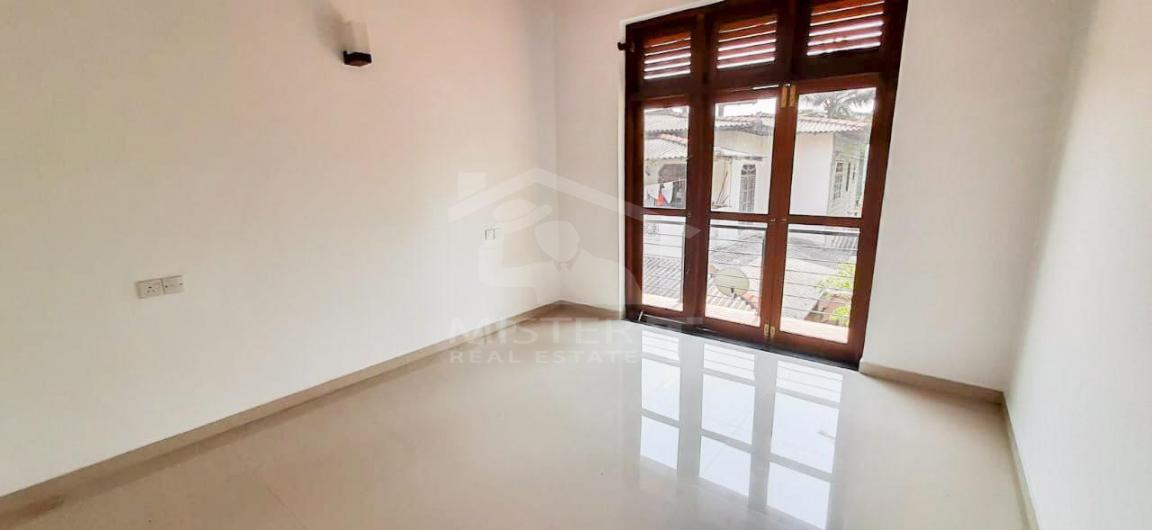 House for Sale in Boralesgamuwa - image 4