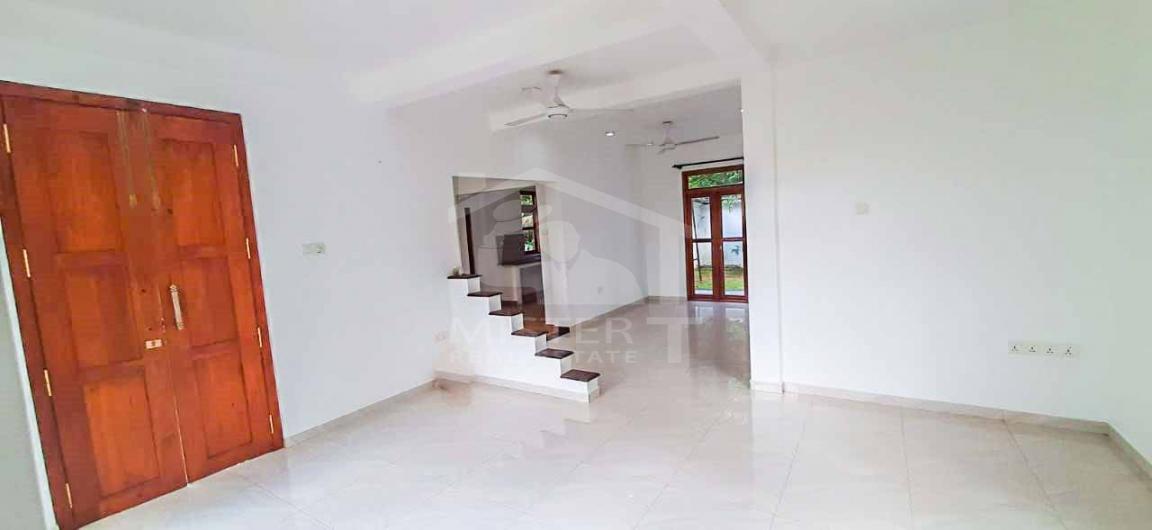 House for Sale in Athurugiriya - image 4