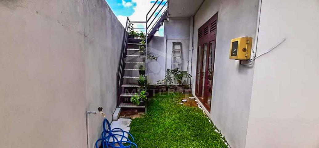 House for Sale in Borelasgamuwa- image 4