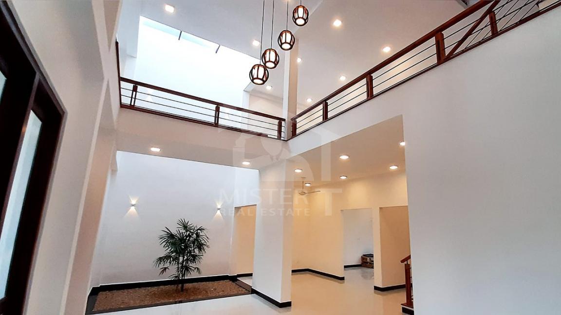 Luxurious House for sale in Piliyandala - image 4