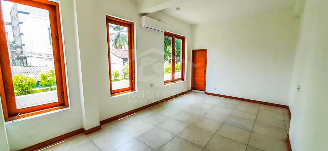 House for Sale in Colombo - image 5