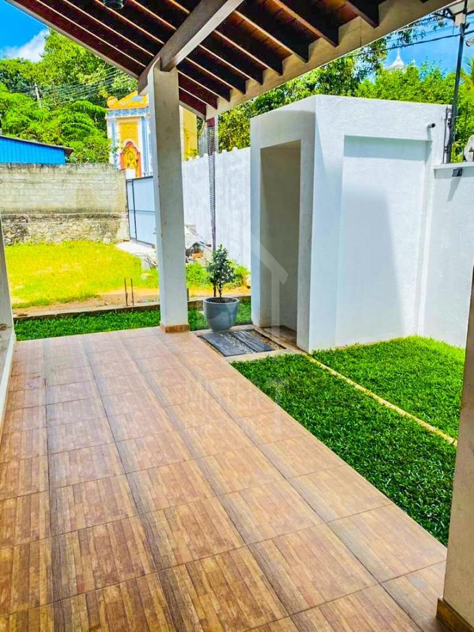 House for Sale in Boralesgamuwa- image 5