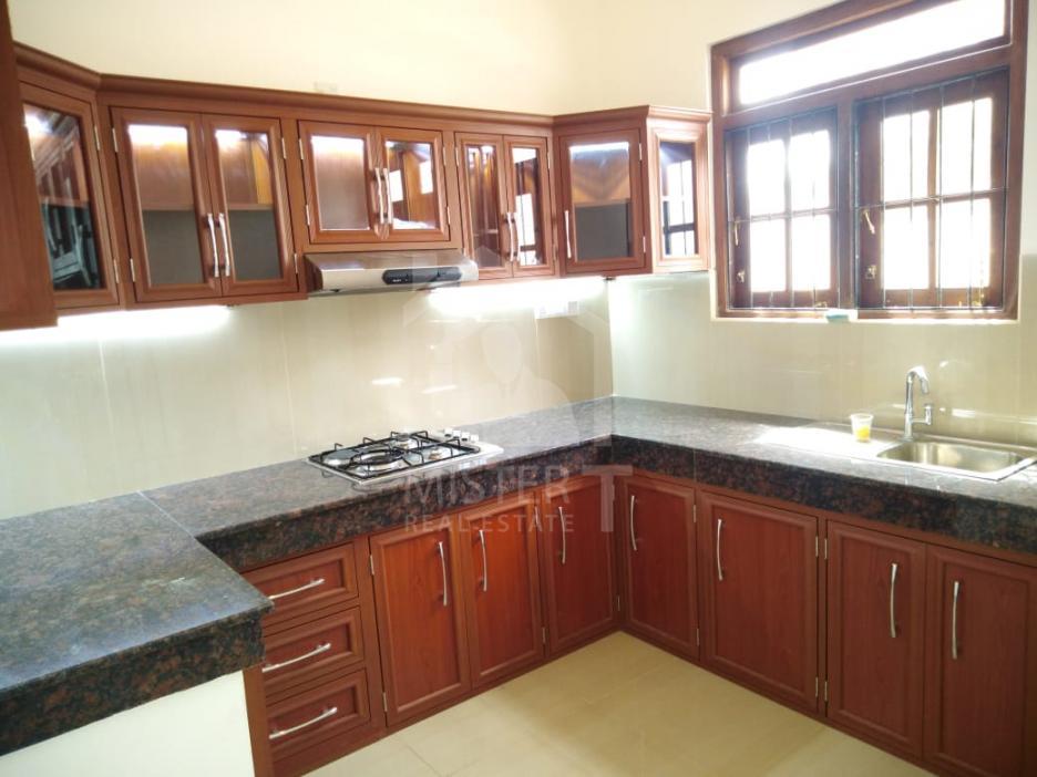 House for Sale in Athurugiriya - image 7
