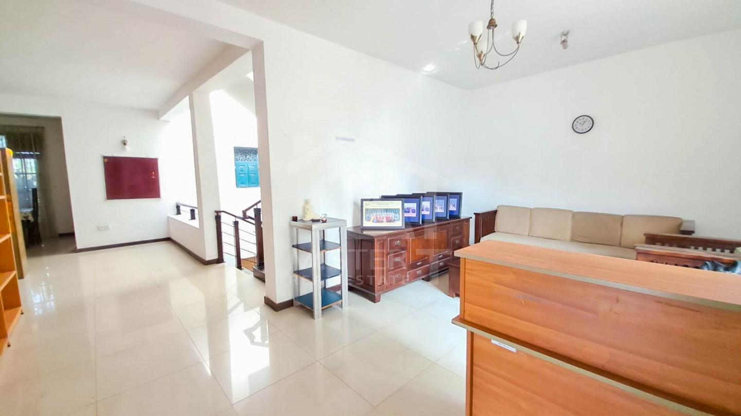 House For Sale in Pita Kotte - image 3