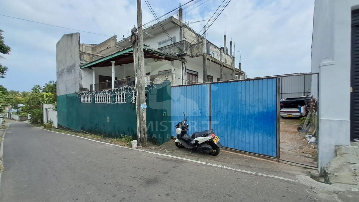 Old House with a Land For Sale in Nawala- image 5