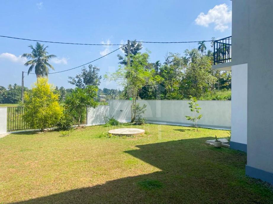 House For Sale in Kahathuduwa- image 7