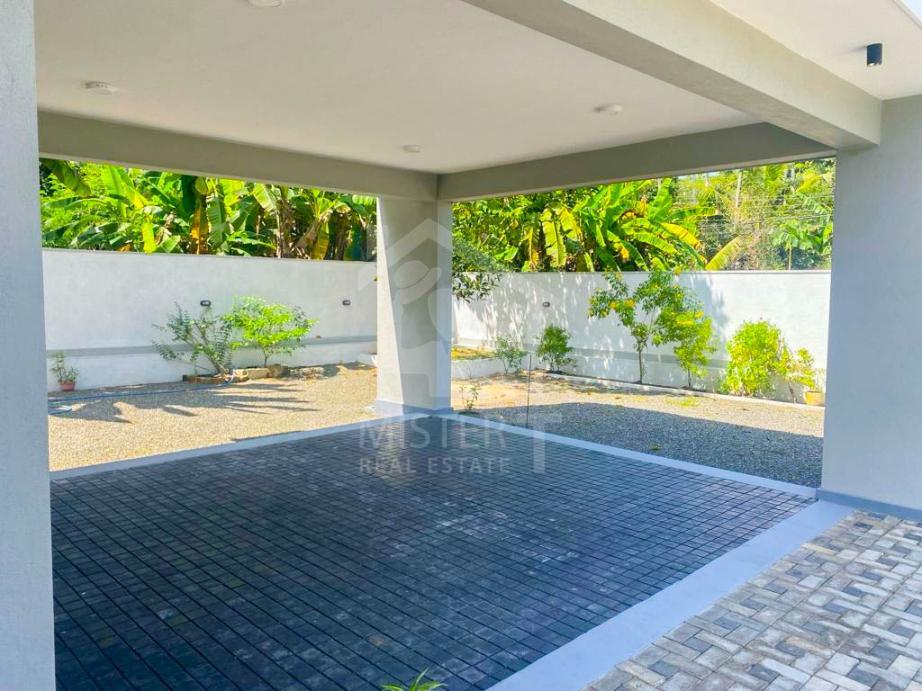 House For Sale in Kahathuduwa- image 8