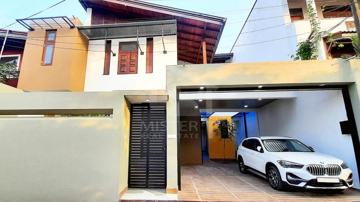 House for Sale in Battaramulla - image 1