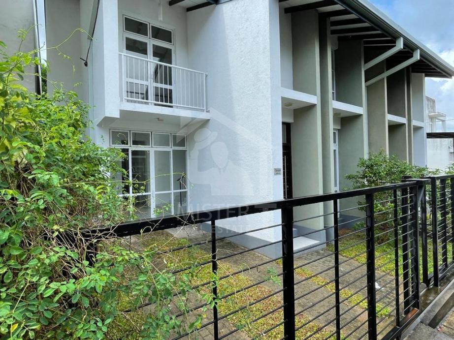 House for Sale in Kadawatha - image 1