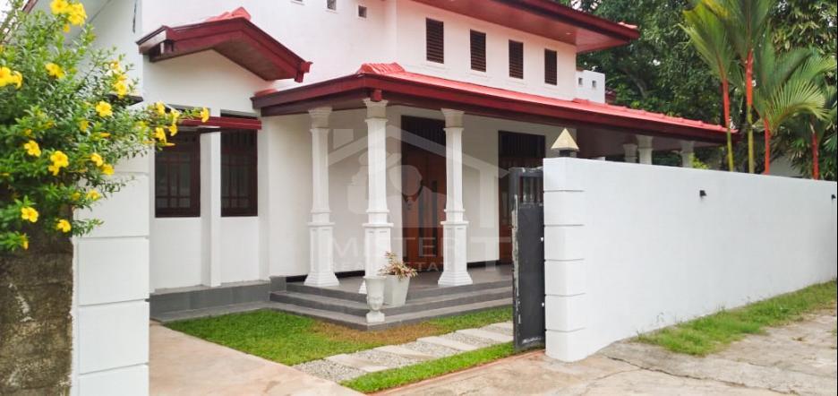 House for Sale in Piliyandala - image 1