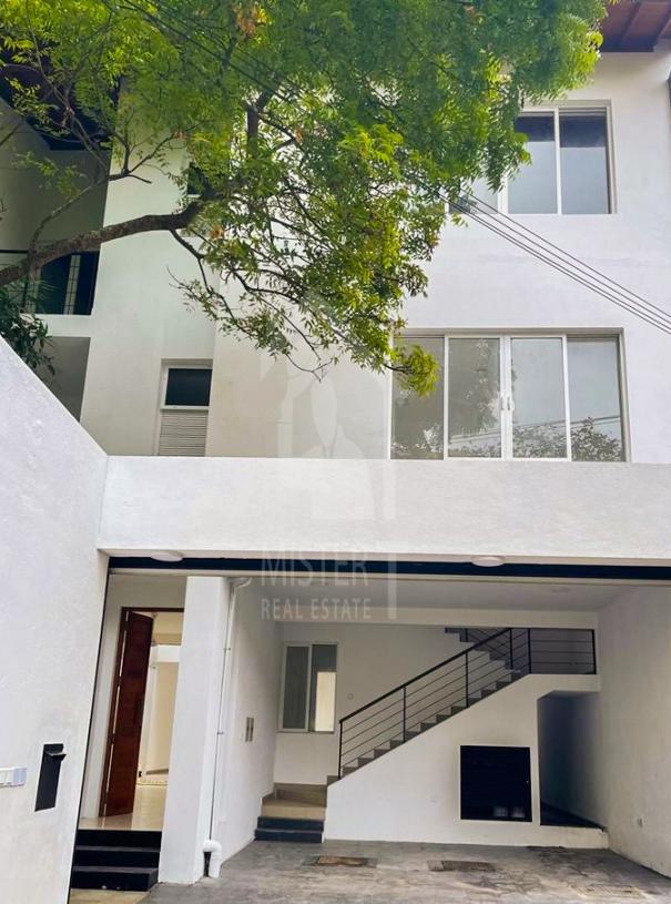 House for sale in Colombo 06- image 1