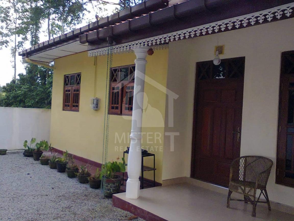 House for Sale in Kaduwela - image 1