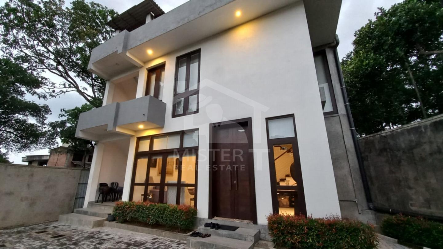 House for Sale in Battaramulla - image 1