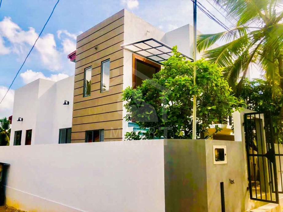 House for Sale in Athurugiriya - image 1