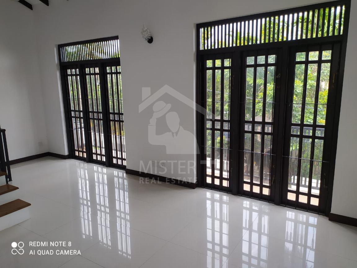 House for Sale in Thalawathugoda - image 2