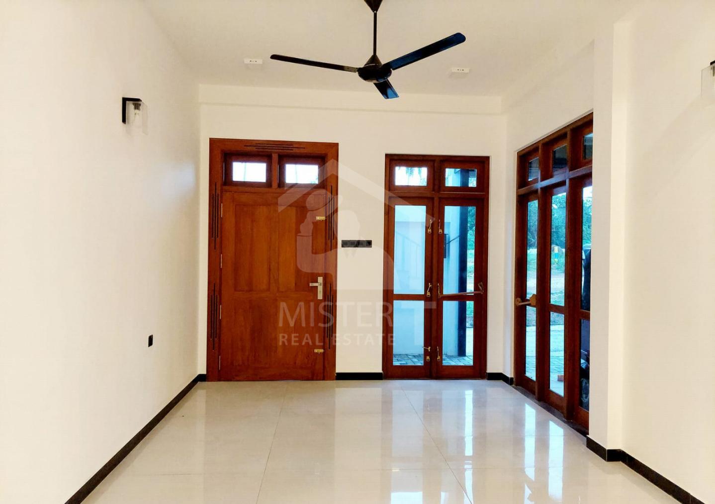 House for Sale in Athurugiriya - image 2