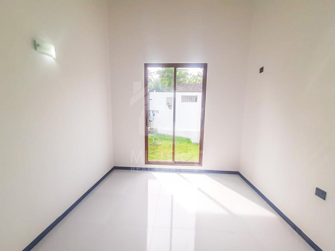 House for Sale in Polgasowita - image 3